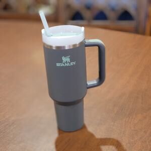 Stanley Quencher 2.0 FlowState 40 oz Tumbler New, no tags.